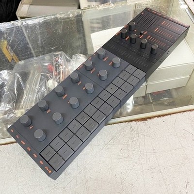 Yamaha SEQTRAK Schwarz Mobile Music Production Synthesizer Gebraucht