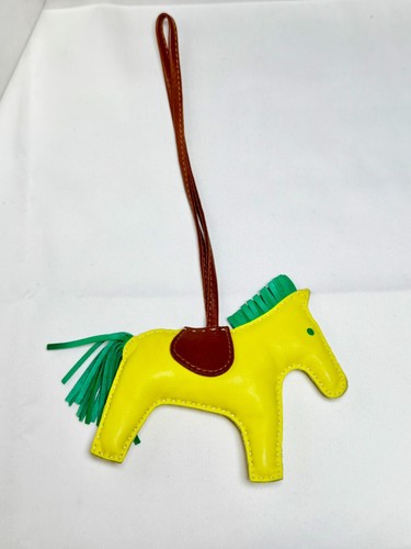 Hermès Rodeo MM Charm Lima Como Nuevo Fauve Bolso Accesorio 5.1"x4.1" con Caja - Imagen 5 de 15