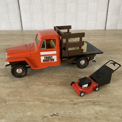 TRUST WORTHY 1:25 SCALE 1953 WILLYS JEEP STAKE BED DIE CAST MODEL BANK - Picture 2 of 9