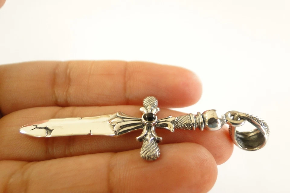 Espada daga de ónix negro colgante de plata de ley 925 Foto 3 de 4