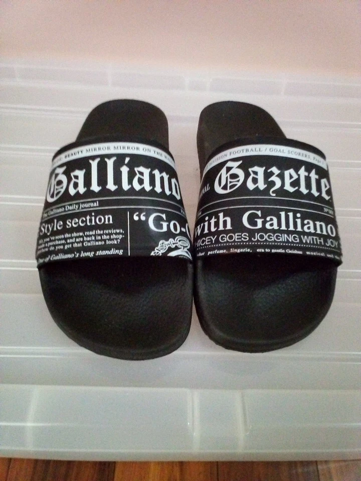 Sandales à diapositives imprimées journal John Galliano Christian Dior pointure 7 et 7,5 lire