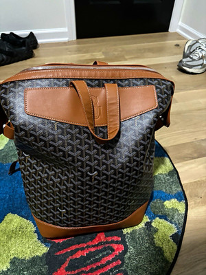 Goyard bag zip up