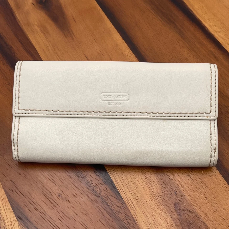 Cartera sin asas Coach de cuero blanco con cierre giratorio organizador acento marrón Foto 2 de 4