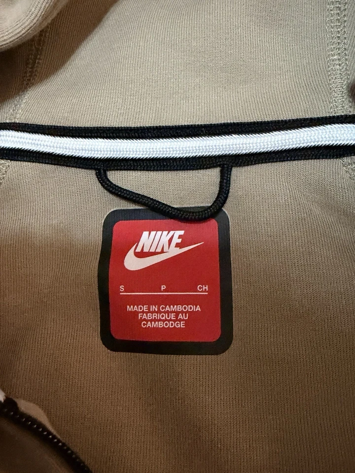 Nike Sudadera con Capucha Para Hombres Pequeña Marrón Blanco Tech Chaqueta Polar Corredor de Vientos Sándalo Foto 2 de 2
