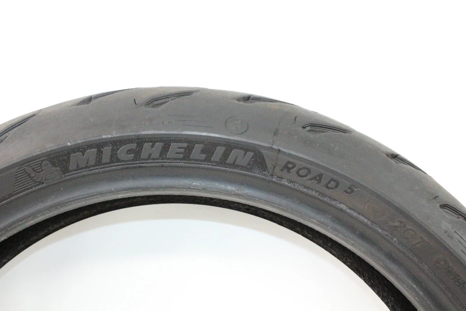 Комплект передних задних шин 12–16 Suzuki GSXR 1000 Michelin 120/70ZR17 190/50ZR17 - Изображение 2 из 4