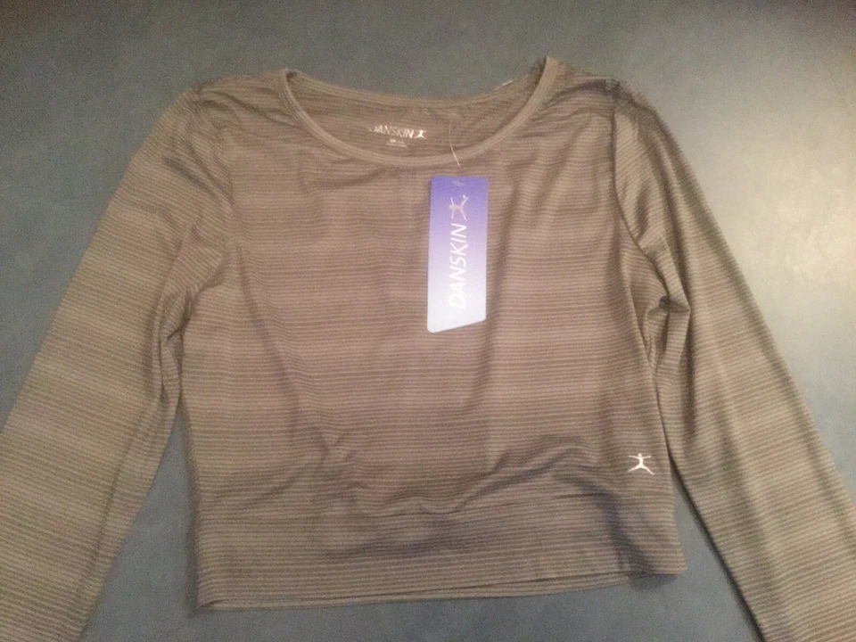 Top para mujer Danskin S gris a rayas manga larga ojo de cerradura $40 nuevo con etiquetas Foto 2 de 4