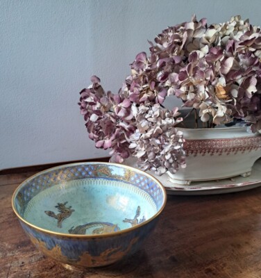 Atemberaubende große SELTENE WEDGWOOD Green Lustreware Dragons Fußschale 20 cm breit.