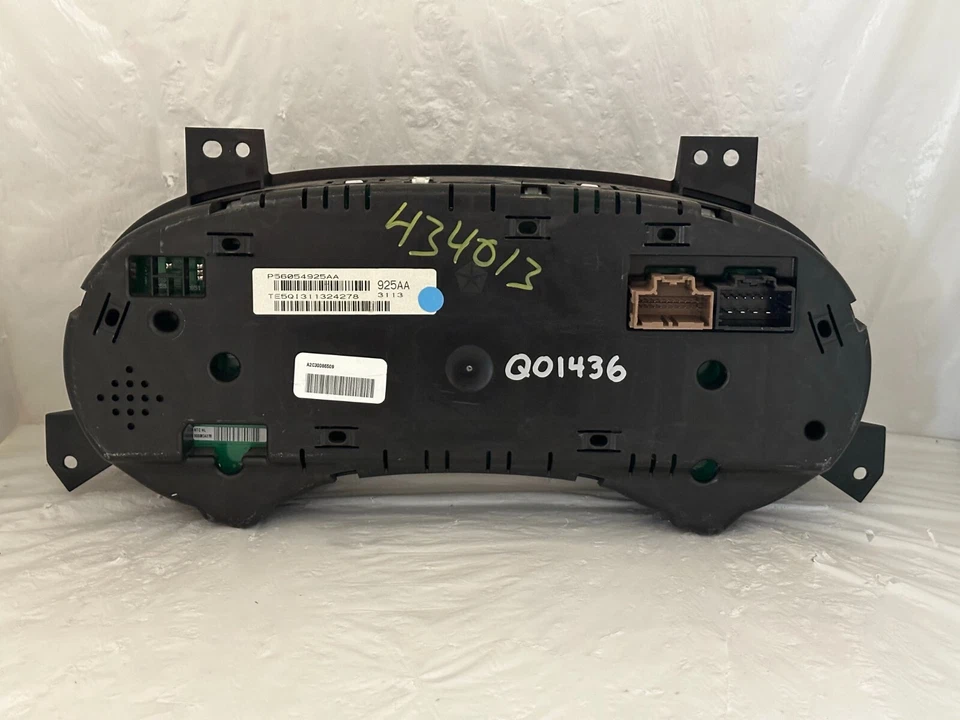 Velocímetro Chrysler Town & Country 2014 cuadro de instrumentos 121.011 millas Foto 2 de 3