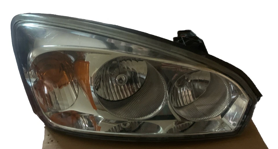 Лампа головного света в сборе для правостороннего пассажира Chevy Malibu 04-08 GM 15851372 - Изображение 2 из 4