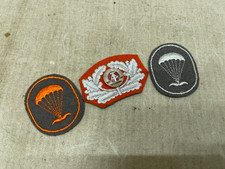 NVA Fallschirmjäger 3 Abzeichen Kokarde Mützenkranz Barett