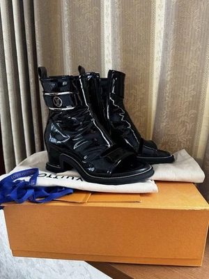 LOUIS VUITTON Bottes Ligne Moonlight En Cuir Verni 37 Noir Femme - Photo 1/4
