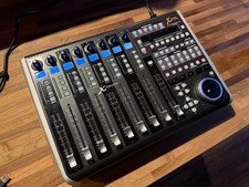 Behringer X-TOUCH 8 Channel USB/MIDI Universa...
