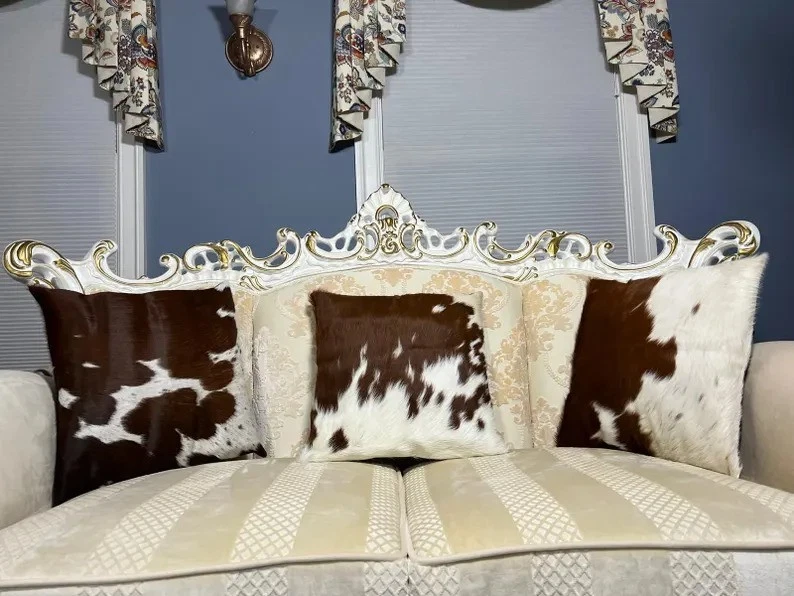 Funda de almohada de cuero de vaca - Cojín de cuero genuino para el pelo | Hecho a mano marrón y blanco Foto 3 de 4