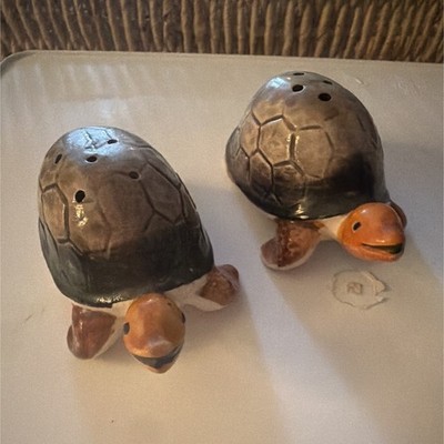 Turtle Ceramic Salt & Pepper Shakers Set of 2, Brown/Beige Glossy Finish