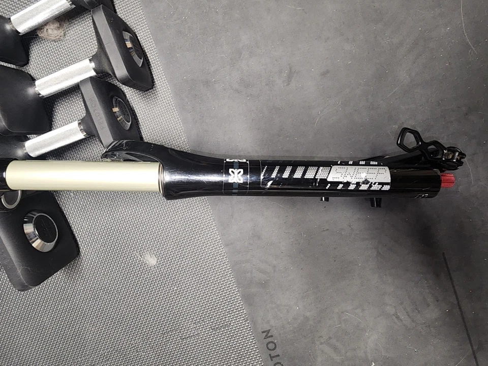 Horquilla de suspensión X-Fusion Sweep RL2 27,5" 160 mm eje pasante cónico 15x100 Foto 3 de 4