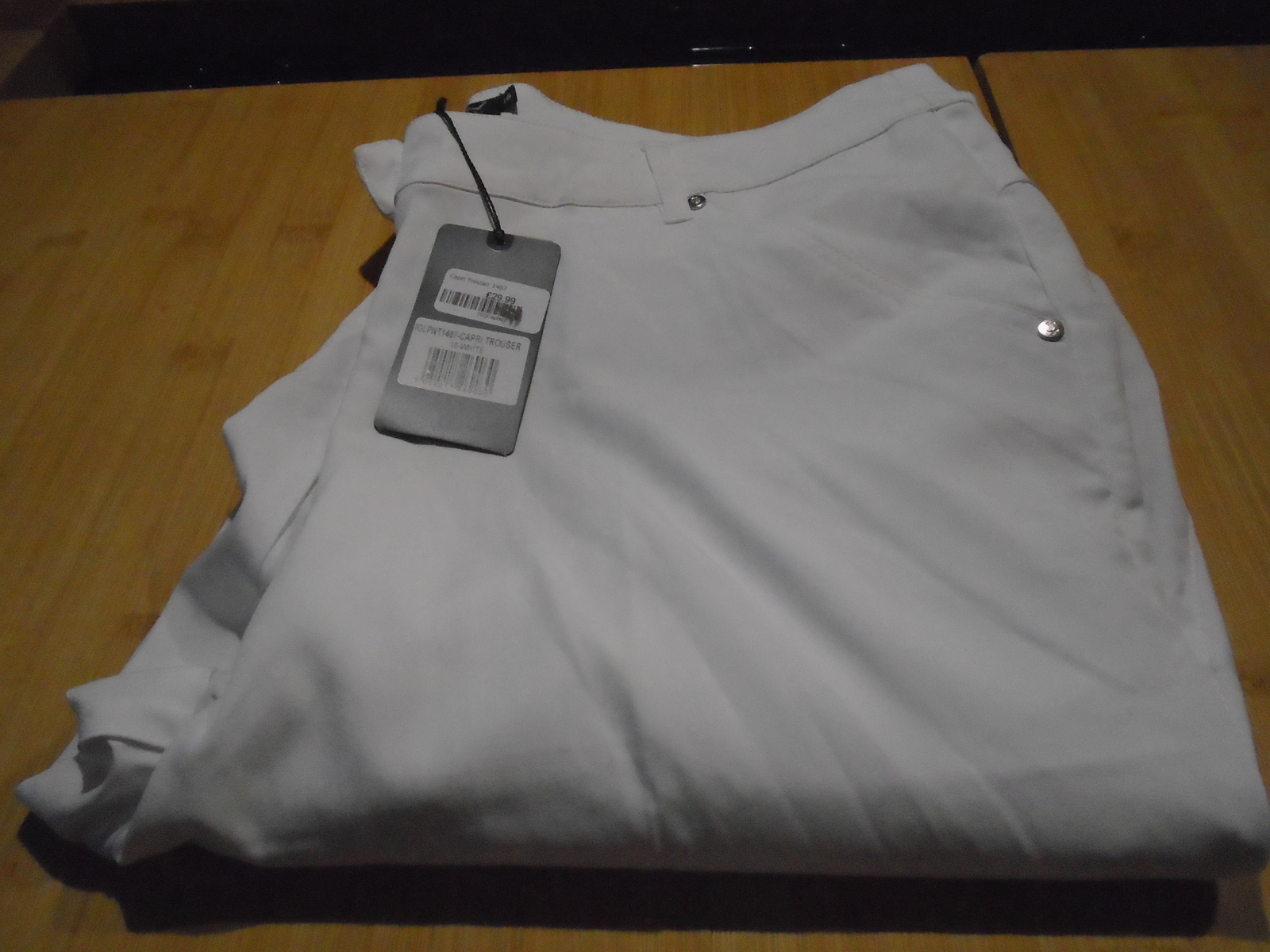 NEW LADIES ISLAND GREEN CAPRI TROUSER (SHOP SOILED)~ SIZE~ 12~ 32""W~16""L~ WHITE