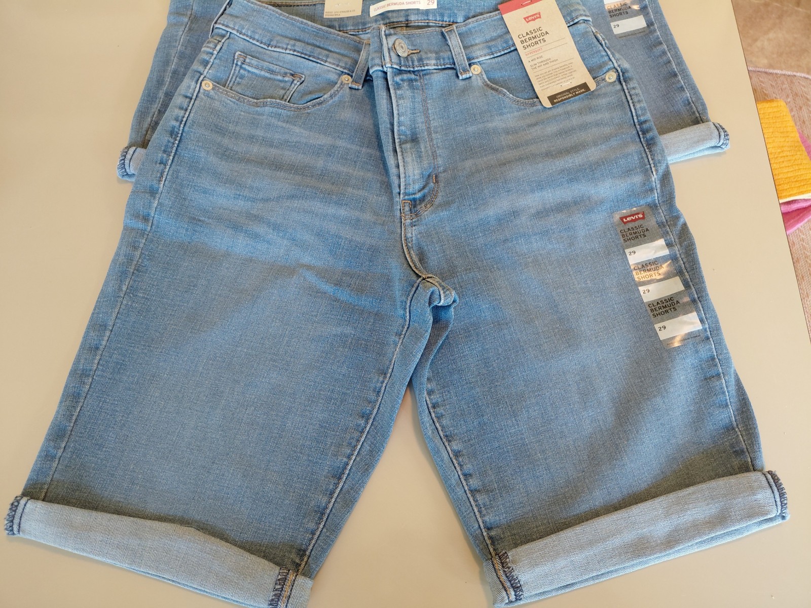 New Levi's Women's Classic  Bermuda Shorts- Size 29- Never Worn