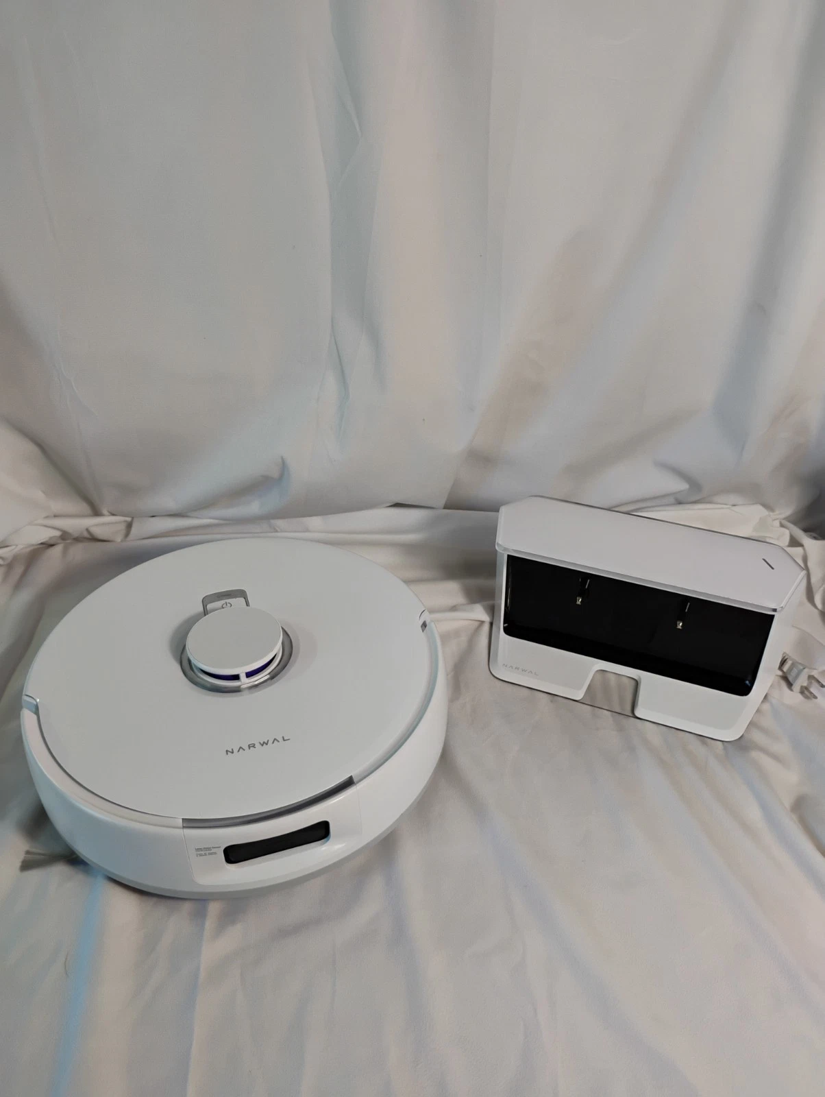 Narwal Freo X YJCC018 Robotic Vacuum Cleaner/Mop And Charger