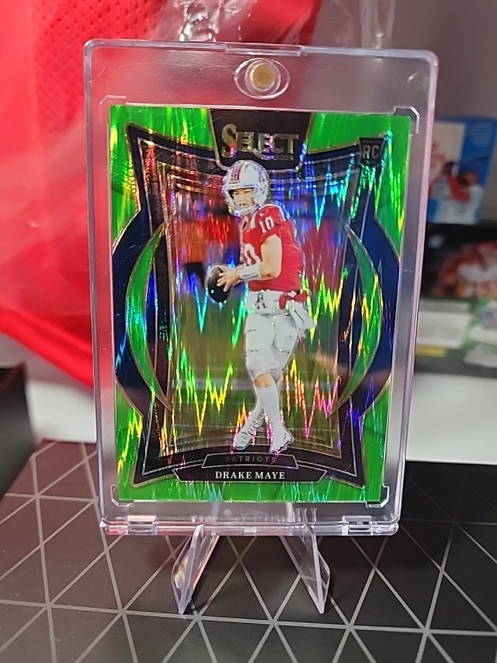 2024 Panini Select - Drake Maye Concourse #27 Neon Green Shock Prizm /599 Rookie