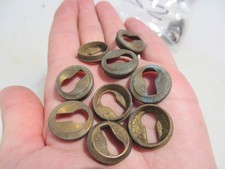 Plato de cerradura de cajón de latón victoriano antiguo escudo puerta incrustación antigua - £5 cada uno