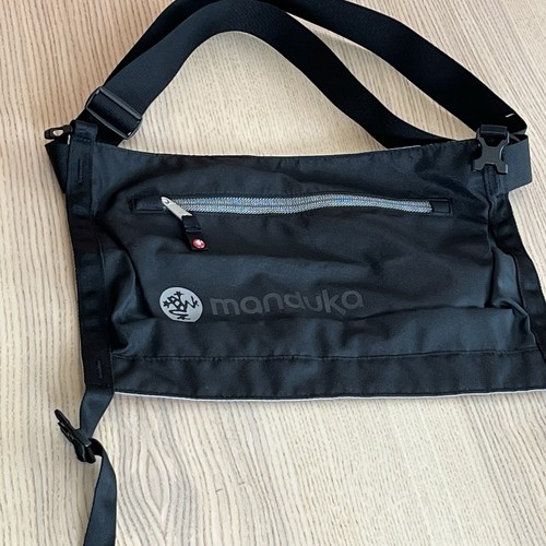 MANDUKA Black Yoga Mat Shoulder Carrier Carrying Bag