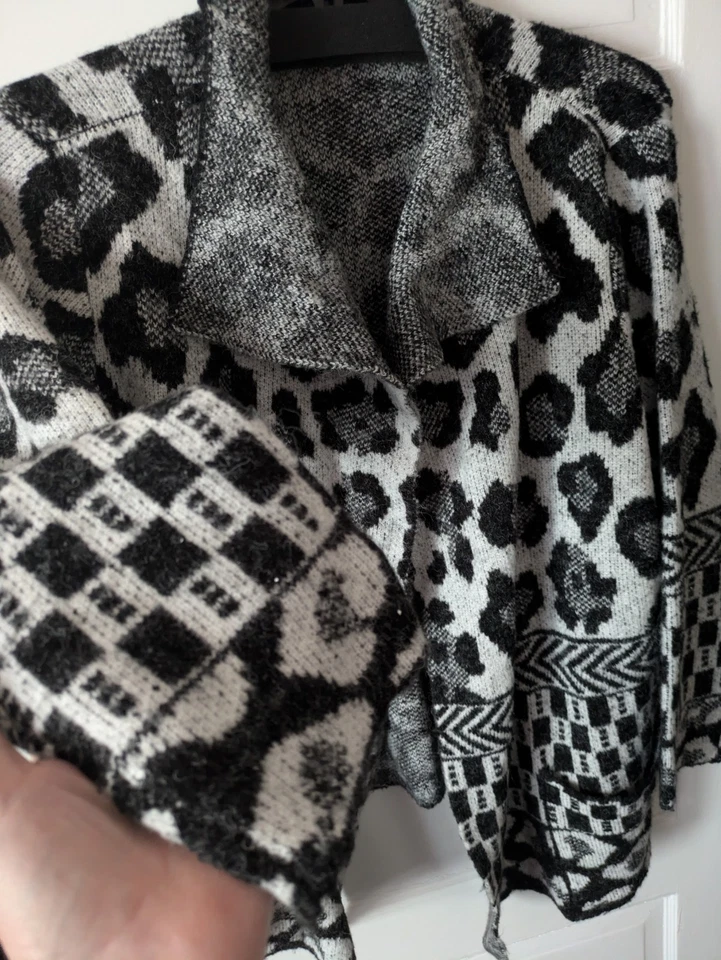 Joseph A. 1X Woman Open Front  Cardigan Pockets Black/Gray Leopard Print Soft - Image 4 of 4
