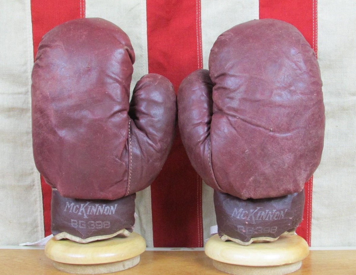 Vintage 1960s Wilson Boxing Punching Striking Bag w/Box Swivel +