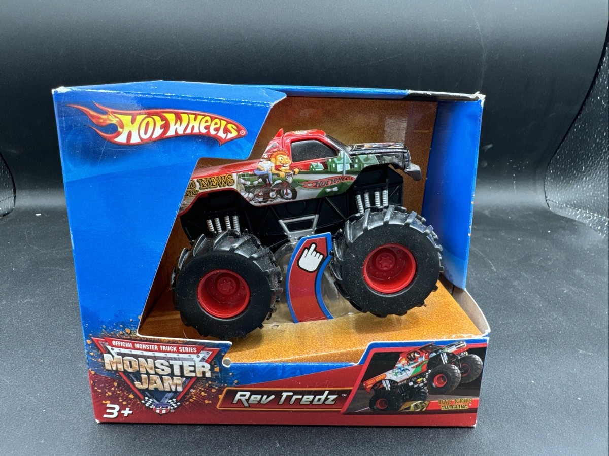 2005 Hot Wheels Monster Jam Rev Tredz BAD NEWS TRAVELS FAST Monster Truck  1:43