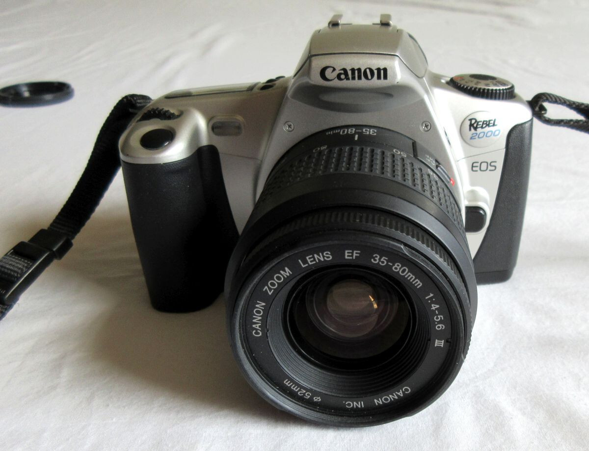 Canon EOS Rebel 2000 35mm SLR Film Camera 3580 mm Lens Strap Case + 2
