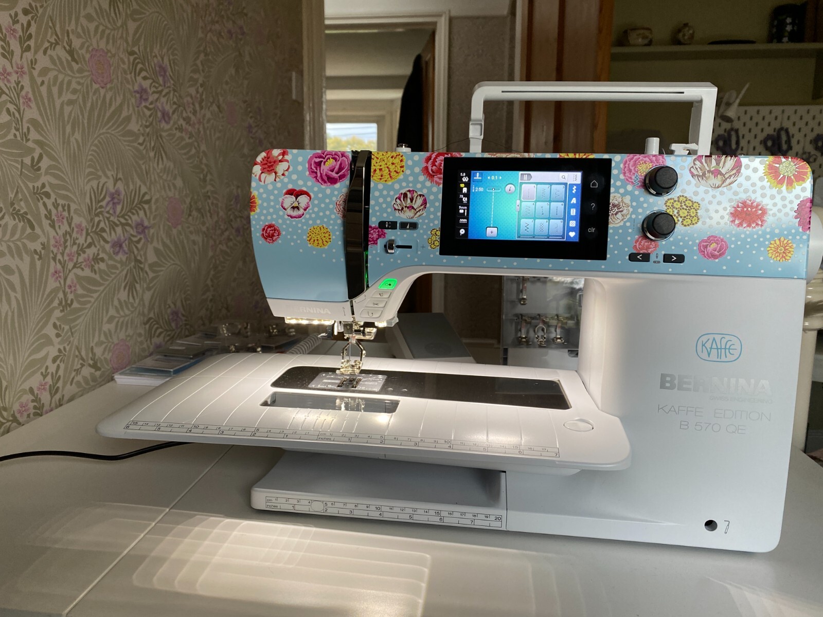 Bernina 570QE Kaffe Fassett Limited Edition Sewing Machine eBay