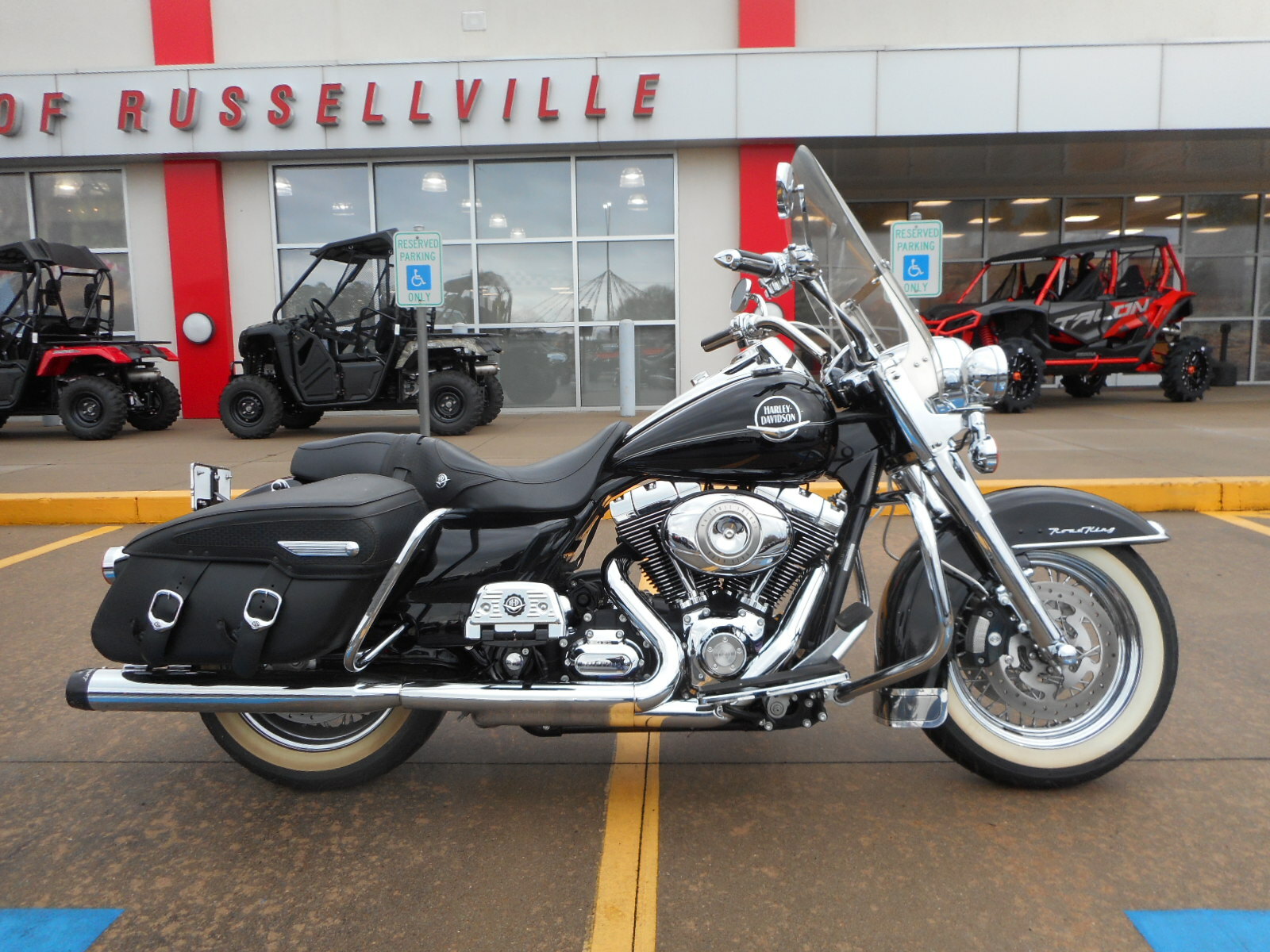 2010 Harley-Davidson Road King Classic  2010 Harley Davidson FLHRC Road King Classic