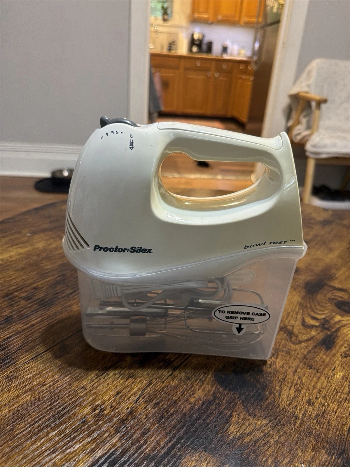 EUC Proctor Silex 62545 5 Speed Hand Mixer Bowl Rest Snap On Storage Case White
Opens in a new windo