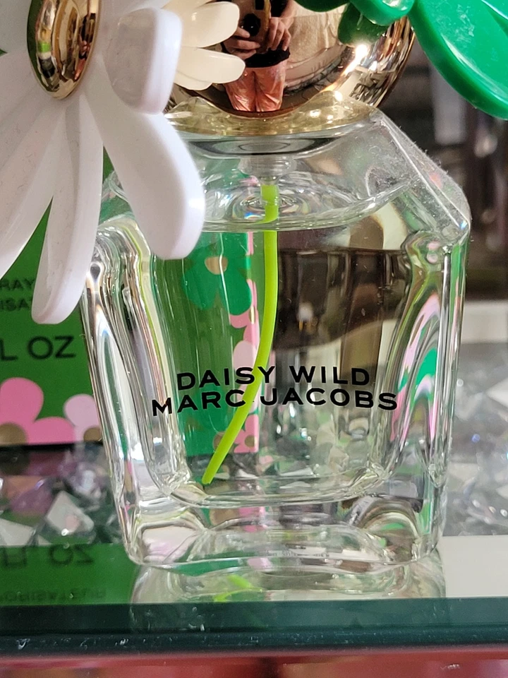 Marc Jacobs Daisy Wild Eau De Parfum Spray 1oz Tamaño Pre Amado Con Caja Foto 3 de 4