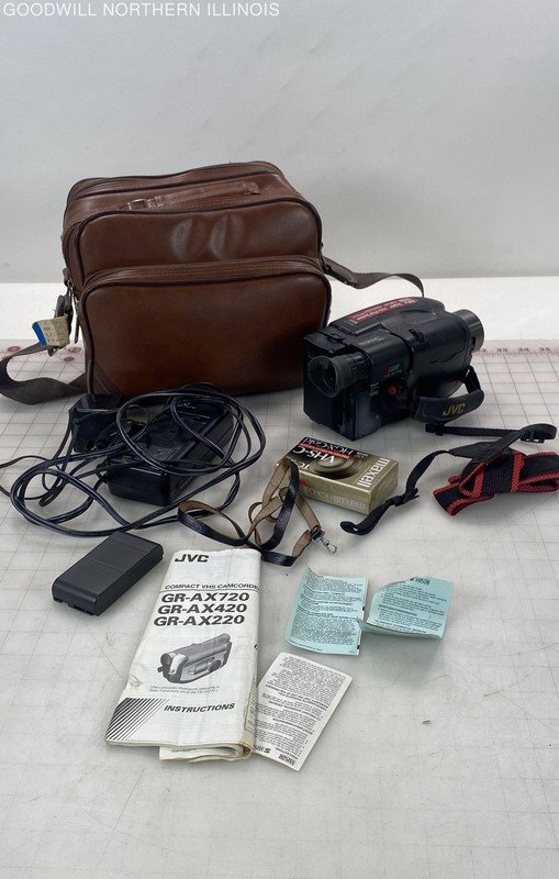 JVC GR-AX420U Videomovie VHS-C Compact Camcorder Bundle Lot - Charger Works