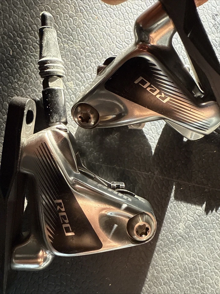 Juego de pinzas de disco hidráulicas delanteras y traseras SRAM Red22 HRD montaje en poste Foto 3 de 3