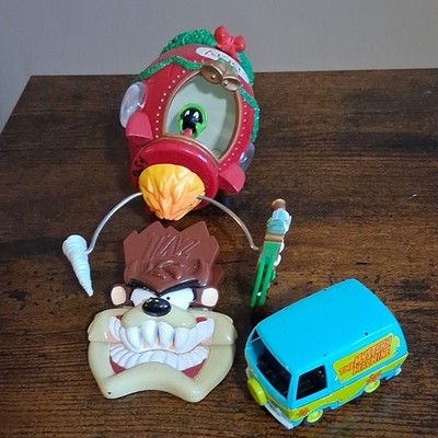 The mystery machine, Taz bag , clip and christmas ornament Looney Tunes 
