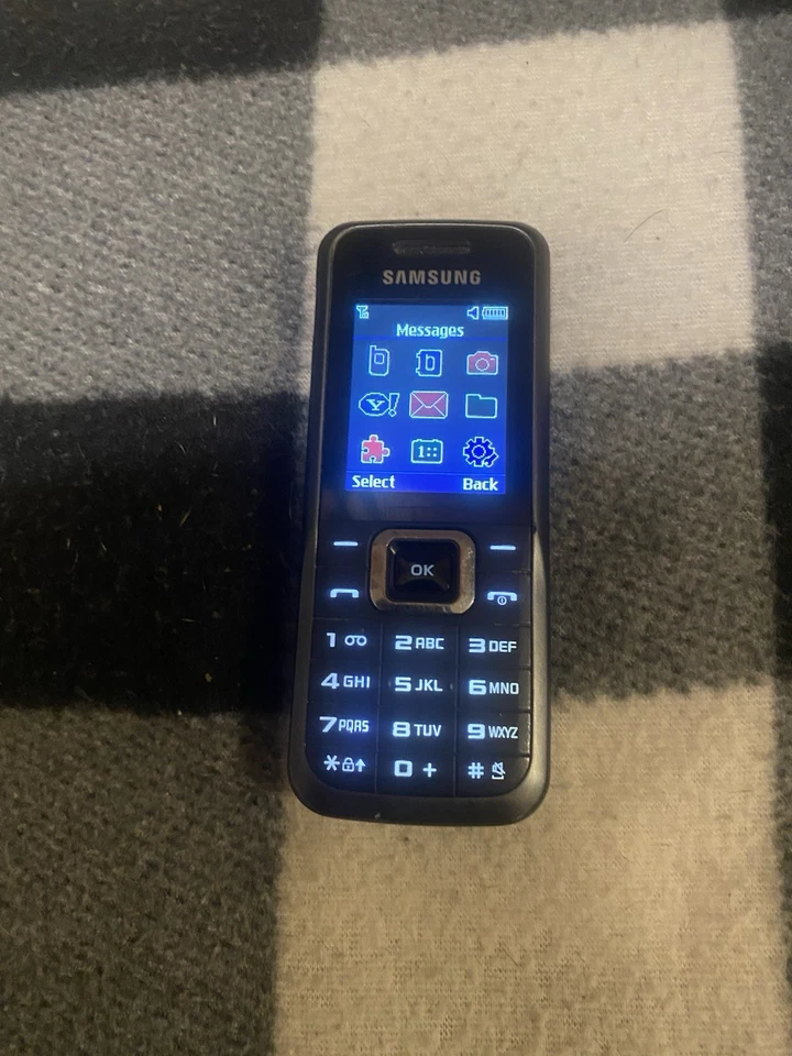 Samsung E2100B Black O2, photo 2 of 4