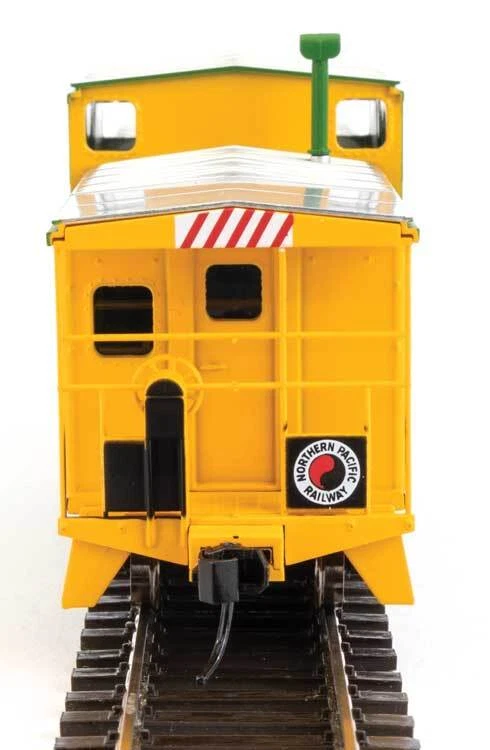 Walthers Mainline 910-8718 Intl. Extended Wide Vision Caboose NP #10401 - Image 4 of 4