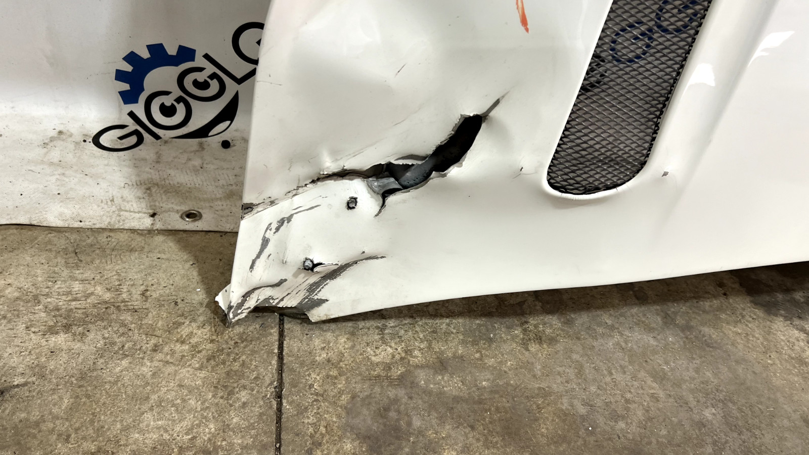 ASTON MARTIN v8 vantage 2007 to 2011 hood needs repaired at front edge