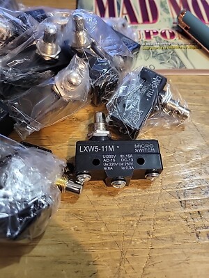 TM-1307 Micro Limit Switch AC 380V 15A SPDT NO NC Panel Mount Plunger LXW5-11M