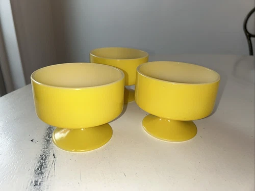 VTG Mid-Century Federal Glass Footed Dessert Cups Yellow & White Ice Cream 3”H