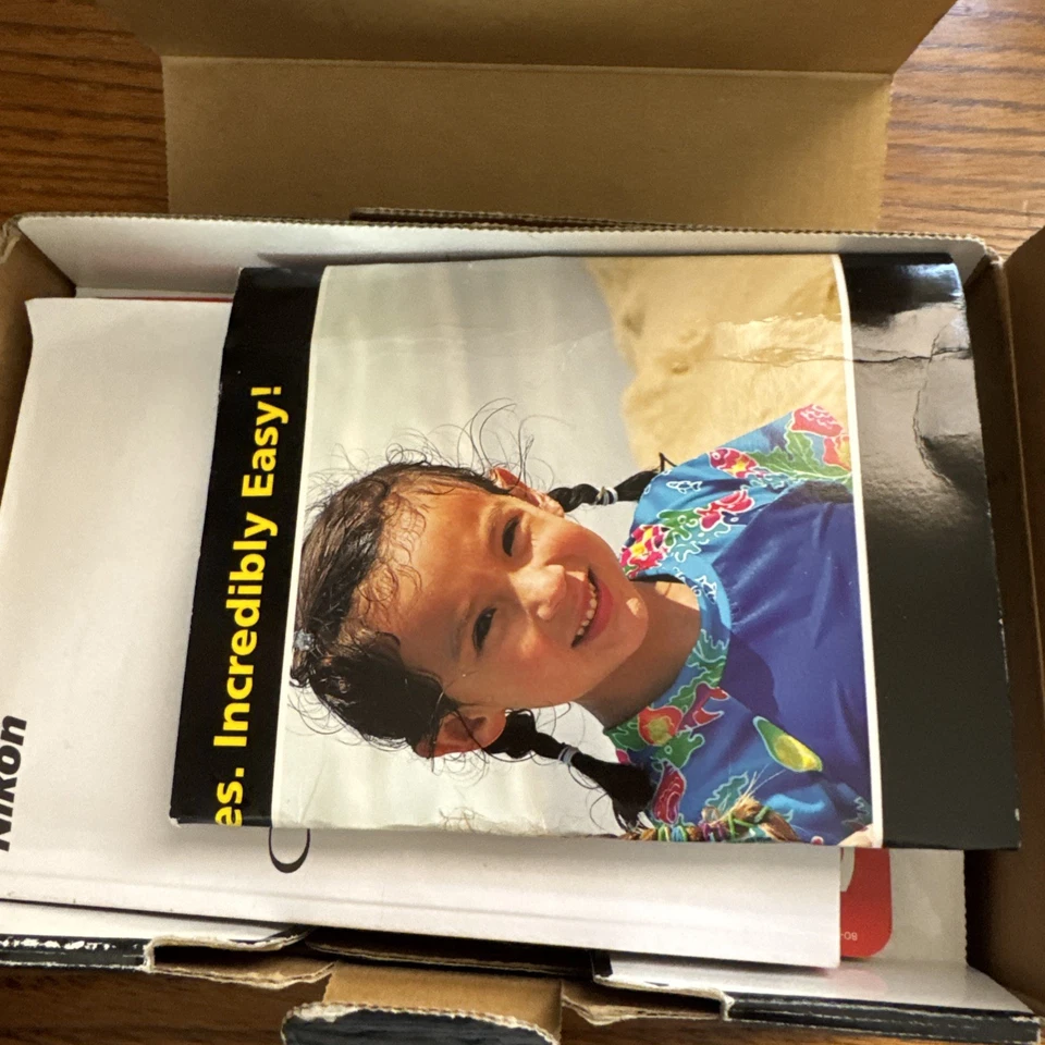 Nikon Coolpix S220 10MP 3X Zoom Digital Camera with Charger Box Manuals Cd LN - Image 4 of 4