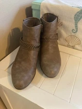 NWOT Union Bay "Tanya" Brown Faux Leather Ankle Boots with Braided Strap Side 7M