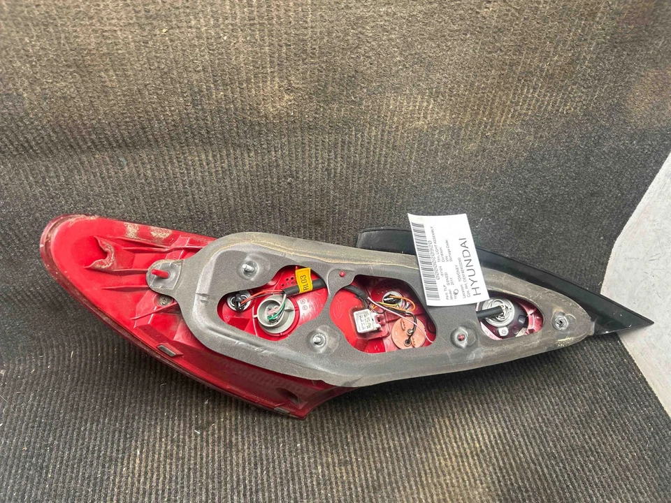 Fits 2009-2012 Hyundai Genesis Right Taillight Assembly OEM:924022M0 - Image 3 of 4