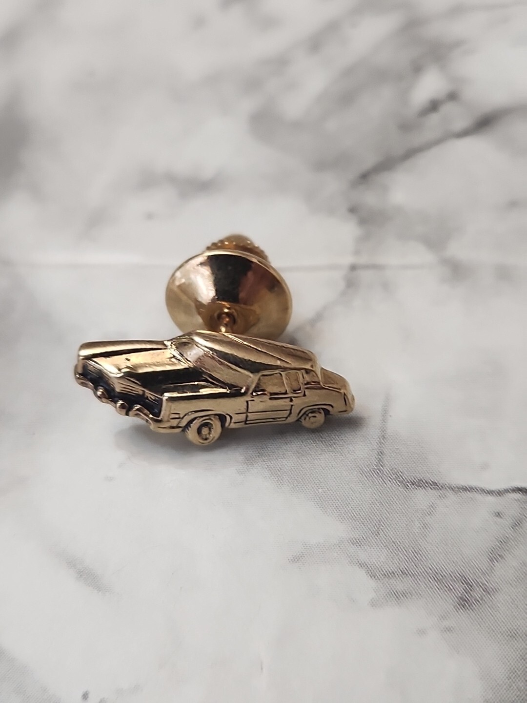 Vintage Avon Antique Classic Car Gold Tone Lapel Pin Hat Lanyard Pins Tie