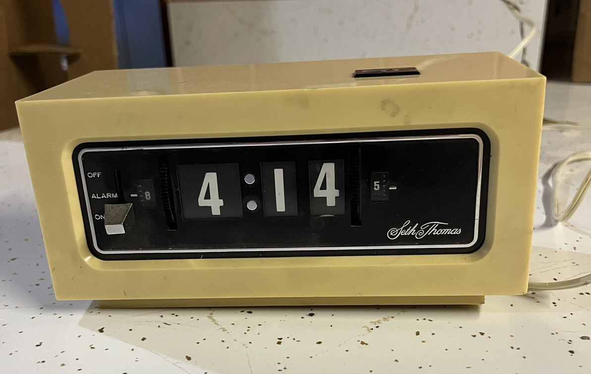 Vintage Seth Thomas Speed Read Lite Flip Alarm Clock # 824 Model