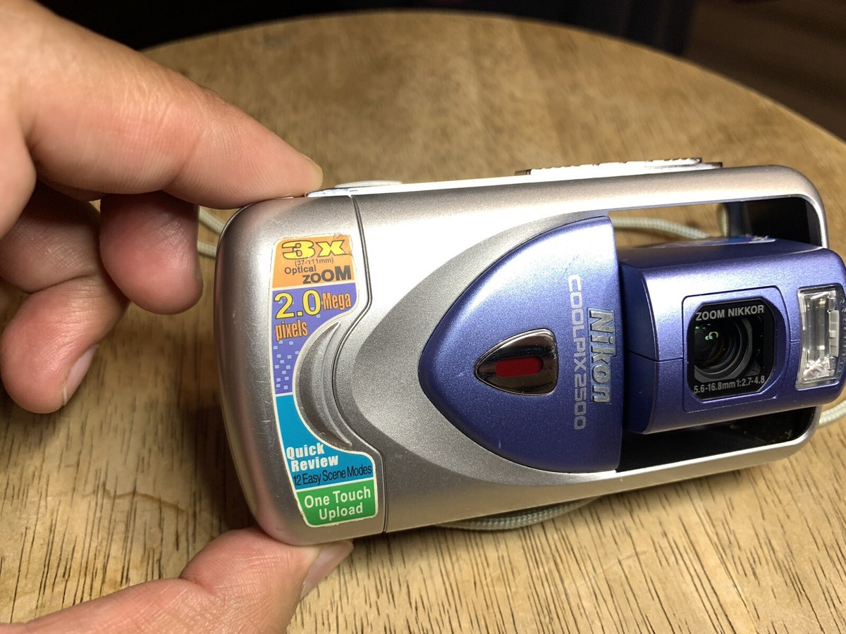 Nikon COOLPIX 2500 動作品 CFカード付 CCDレトロ 回転 ASCII.jp：COOLPIX2500 (1/2)