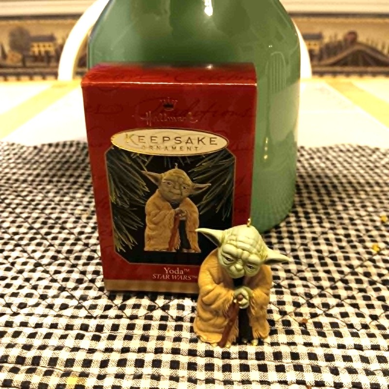 HALLMARK STAR WARS YODA 1997 CHRISTMAS KEEPSAKE ORNAMENTS