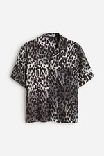 H M Leopard Print Short Sleeve Button Up Shirt Mens L Loose Fit Casual
