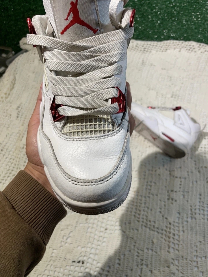 Nike Air Jordan 4 Retro Rojo Metálico Talla 4 Juvenil (Talla 5.5 Mujer) Foto 2 de 4